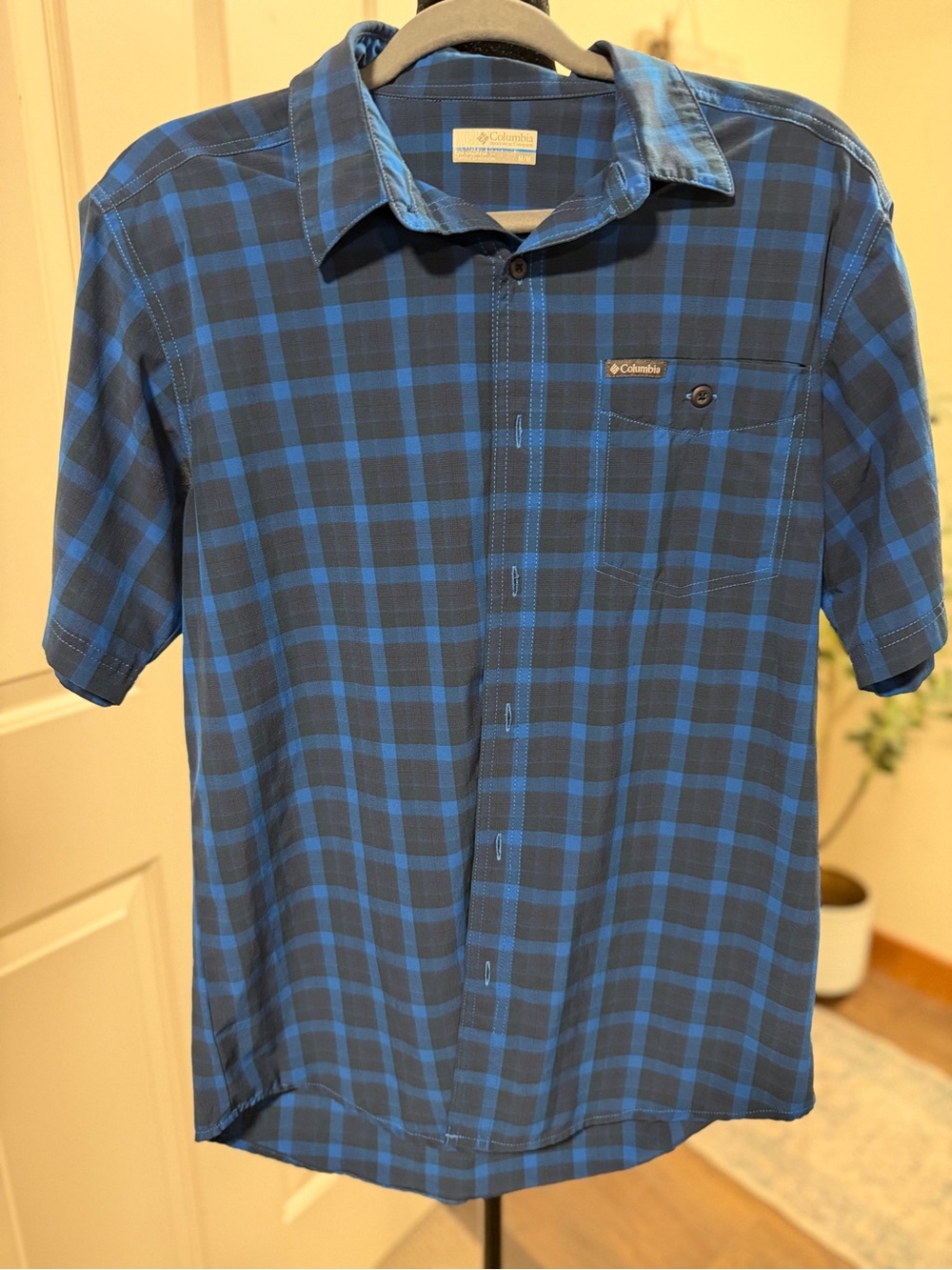 Columbia Men’s M Blue Plaid Stretch Short Sleeve Button Up Shirt EUC